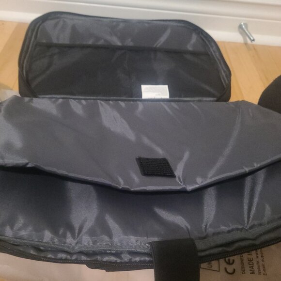 Brand New With Tags Bagasin Laptop Bag - Picture 3 of 4